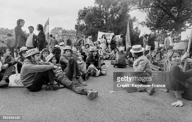 Manifestation 'pour le droit des jeunes à l'emploi' organisée par la CGT et la CFDT à Paris en France, le 5 octobre 1975.