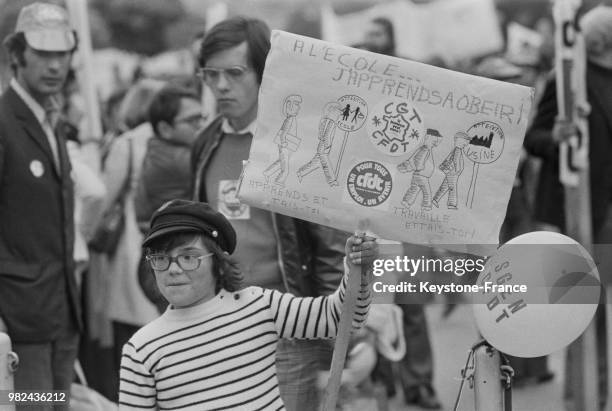 Manifestation 'pour le droit des jeunes à l'emploi' organisée par la CGT et la CFDT à Paris en France, le 5 octobre 1975.