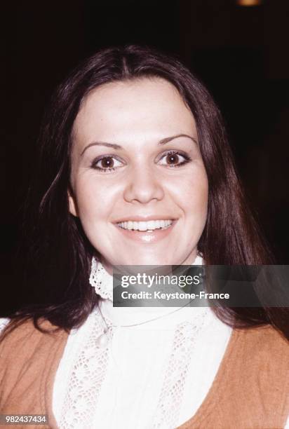 Portrait de la chanteuse Anne-Marie David, à Paris, France en 1979.