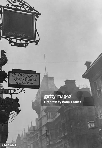 Dans Fleet Street à Londres en Angleterre au Royaume-Uni, en 1936.