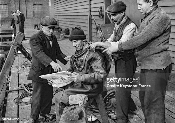 Scaphandrier sur les docks à Londres en Angleterre au Royaume-Uni, en 1936.