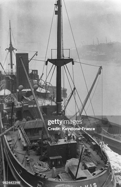 Navire sur les docks à Londres en Angleterre au Royaume-Uni, en 1936.