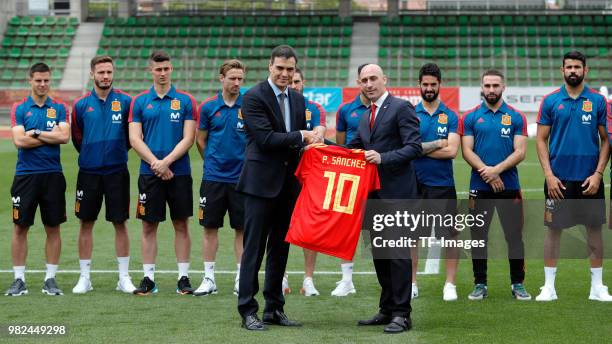 Spain Rfef Background 5,119 Rfef Stock Photos, High-Res Pictures, and Images - Getty Images