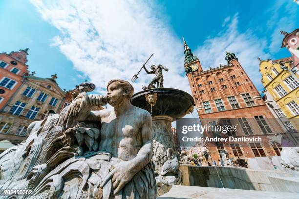 fonte de netuno - a antiga cidade de gdansk - neptune roman god - fotografias e filmes do acervo