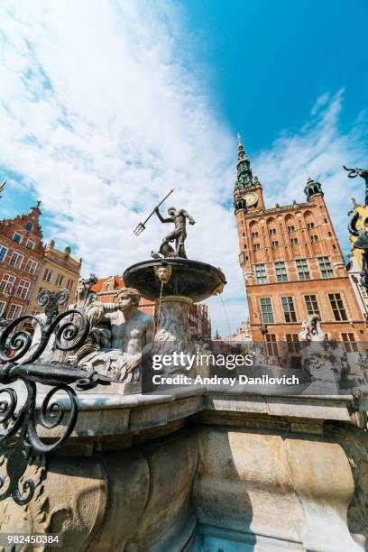 fonte de netuno - a antiga cidade de gdansk - neptune roman god - fotografias e filmes do acervo