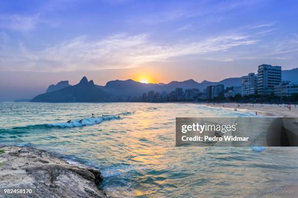 cidade a luz - cidade fotografías e imágenes de stock