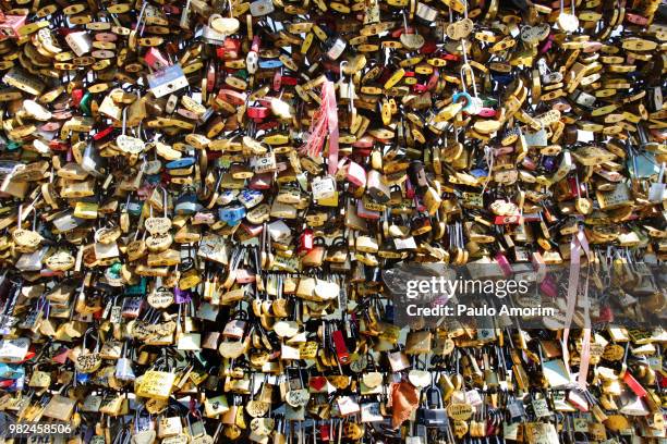 padlocks of love at place du pont-neuf  in paris - neuf stock pictures, royalty-free photos & images