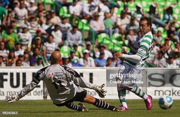 Matias Vuoso of Santos fights for the ball with Oscar Perez of Jaguares during a match as part of the 2010 Bicentenary Tournament at the Territorio...