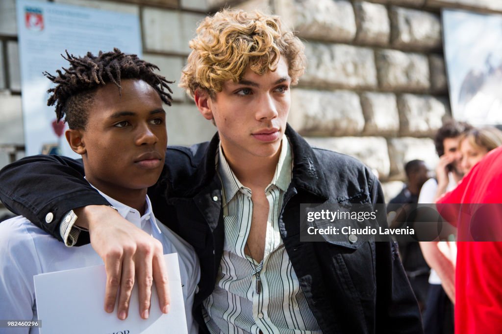 Street Style -Paris Fashion Week - Menswear Spring-Summer 2019 : Day Five