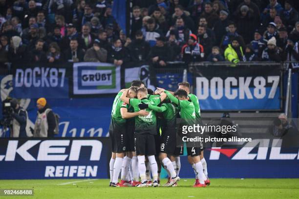 Hannover's Iver Fossum celebrates his goal with his team marking the 0:1 against Hamburger SV in Hamburg, Germany, 4 February 2018. Photo: Daniel...