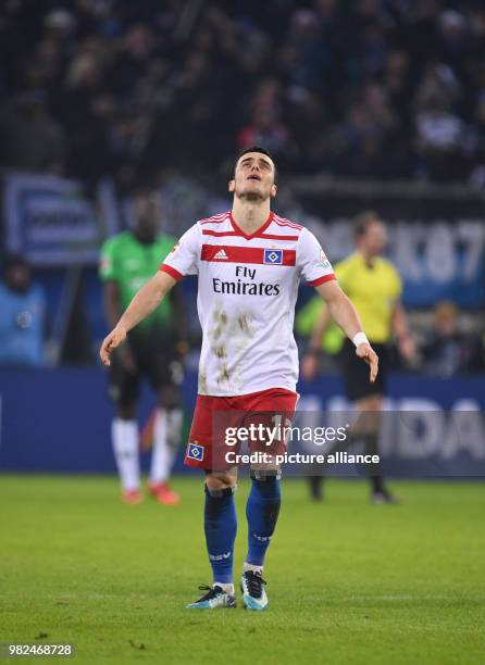 Hannover's Filip Kostic celebrates his goal marking 1:1 during the match in Hamburg, Germany, 4 February 2018. Photo: Daniel Reinhardt/dpa