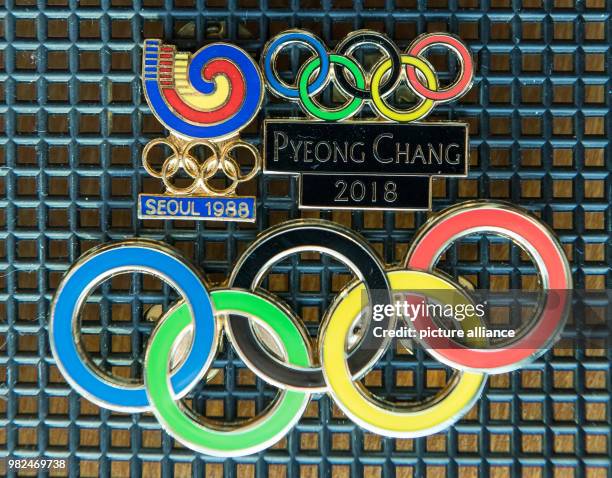 Pintraders Linda and Peter Wade from Cincinnati, USA show their pin collection, among it pins from the Olympic games in Seoul and Pyeongchnag , in...