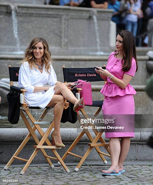 Sarah Jessica Parker and Kristin Davis filming on location for "Sex And The City 2" on the Streets of Manhattan on September 8, 2009 in New York City.