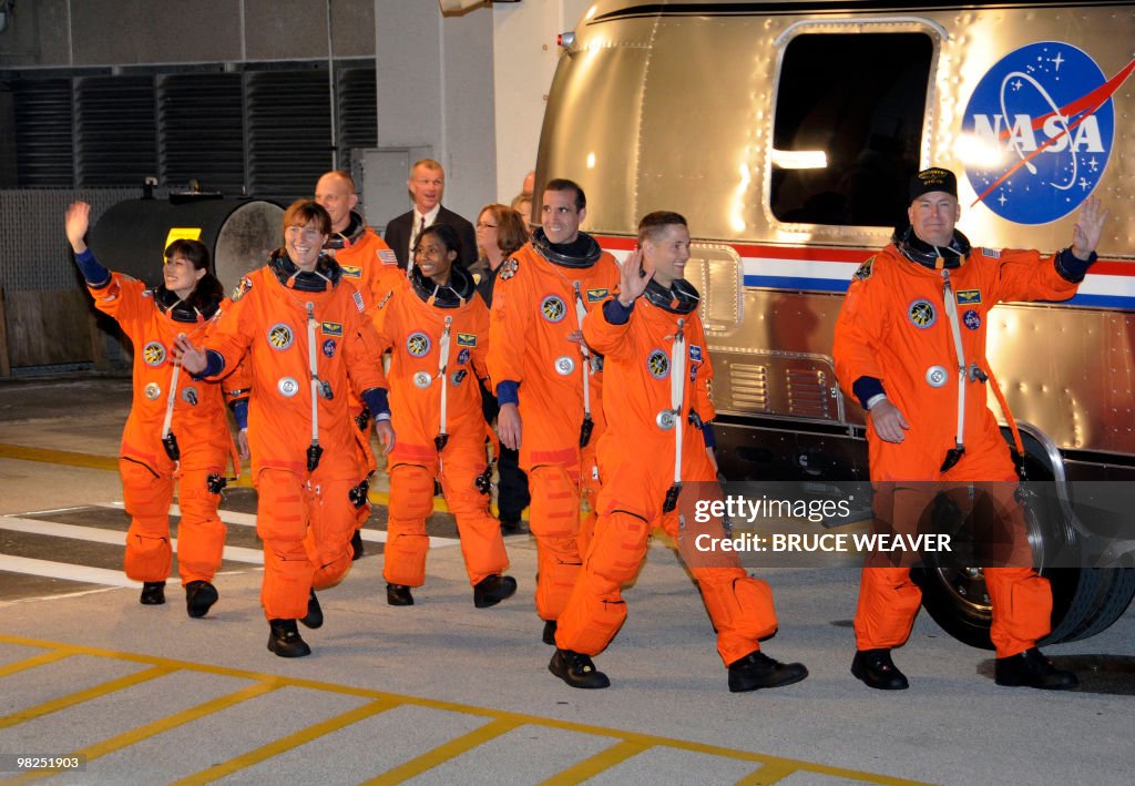 The US space shuttle Discovery crew earl