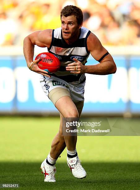 Cameron Mooney of the Cats looks for a teammate during the round two AFL match between the Hawthorn Hawks and the Geelong Cats at Melbourne Cricket...