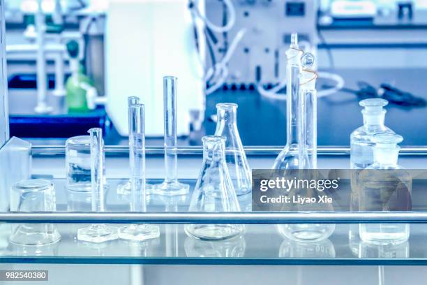 glassware in lab - xie liyao stock pictures, royalty-free photos & images