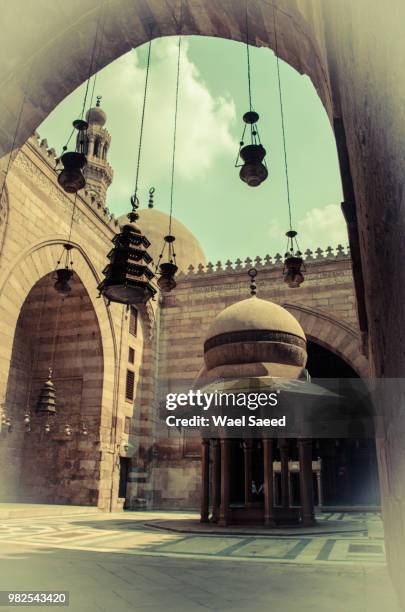 mosque madrassa of sultan hassan - sultan hassan mosque stock pictures, royalty-free photos & images