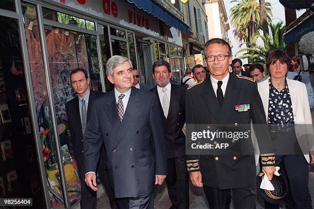 Photo non datée de Claude Erignac , préfet de la région Corse, dans les rues d'Ajaccio avec le ministre de l'Intérieur Jean-Pierre Chevènement....