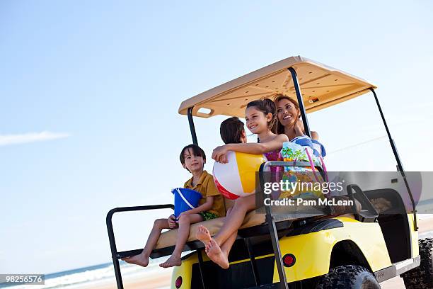 family in golfcart - daytona beach 個照片及圖片檔