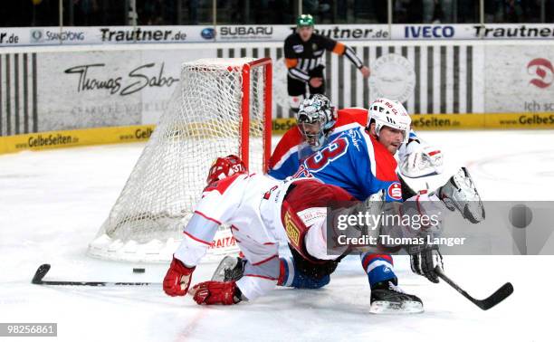 Shane Peacock of Nuremberg and Tino Boos of Hannover battle for the puck during the fourth DEL quarter final play-off game between Thomas Sabo Ice...