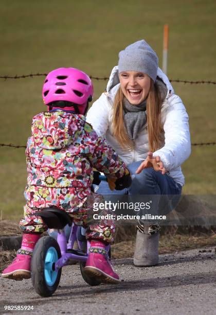 The Olympic champion and former biathlete Evi Sachenbacher-Stehle plays with her daughter Mina in Fischen, Germany, 31 January 2018. Photo:...