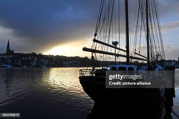 The sun rises above the Flensburg Fjord in Flensburg, Germany, 30 January 2018. Sunny weather with a chance of showers is expected in the North on...