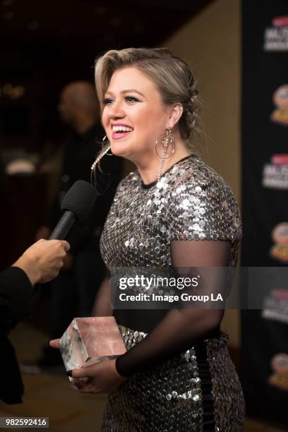 Global superstar Kelly Clarkson was honored with the 2018 RDMA 'Icon' Award in recognition of a career and music that has been loved by generations...