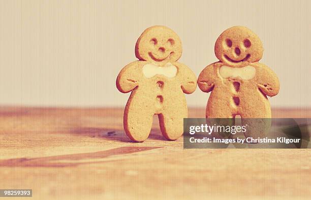 gingerbread biscuits - figurita de jengibre fotografías e imágenes de stock