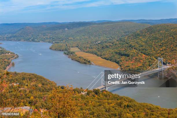 bear mountain bridge - bear mountain bridge fotografías e imágenes de stock