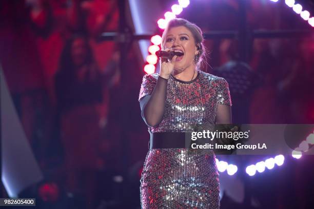 Global superstar Kelly Clarkson was honored with the 2018 RDMA 'Icon' Award in recognition of a career and music that has been loved by generations...