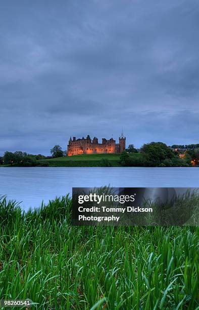 linlithgow palace at dusk - linlithgow palace stock pictures, royalty-free photos & images