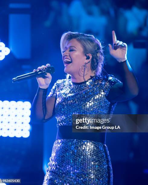 Global superstar Kelly Clarkson was honored with the 2018 RDMA 'Icon' Award in recognition of a career and music that has been loved by generations...