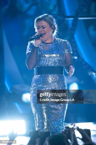 Global superstar Kelly Clarkson was honored with the 2018 RDMA 'Icon' Award in recognition of a career and music that has been loved by generations...