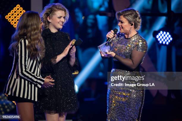Global superstar Kelly Clarkson was honored with the 2018 RDMA 'Icon' Award in recognition of a career and music that has been loved by generations...