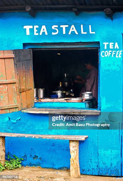 tea-stall by roadside in india - amit basu stockfoto's en -beelden