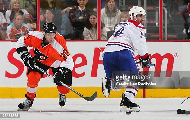 Darroll Powe of the Philadelphia Flyers skates after a loose puck behind Tomas Plekanec of the Montreal Canadiens on April 2, 2010 at the Wachovia...