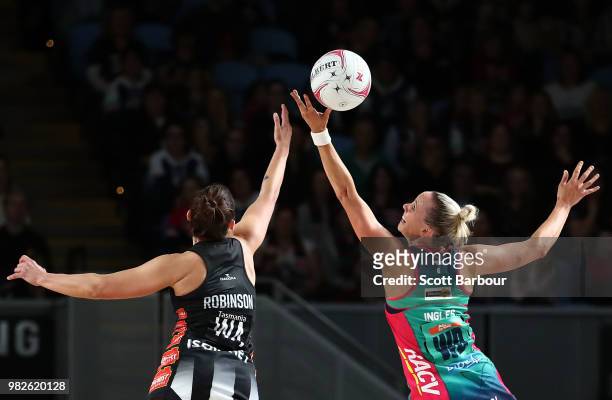 Madi Robinson of the Magpies and Renae Ingles of the Vixens compete for the ball during the round eight Super Netball match between Magpies and the...