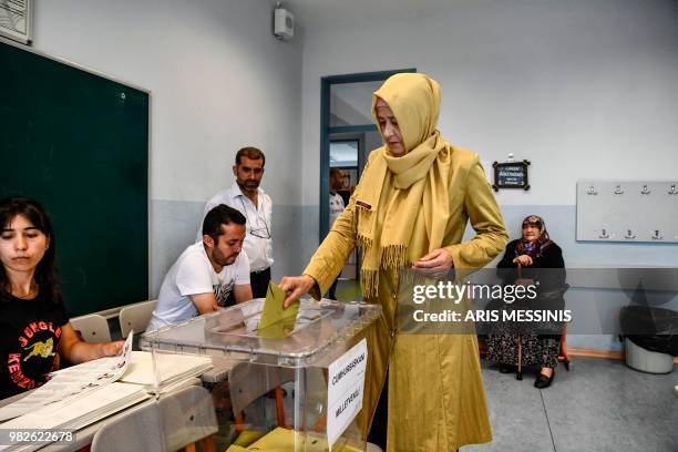 Woman casts her vote at a polling station in snap twin Turkish presidential and parliamentary elections in Istanbul on June 24, 2018. - Turks began...