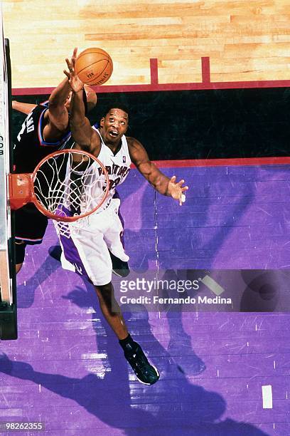 Antonio Davis of the Toronto Raptors shoots against the Cleveland Cavaliers during a game played in 2001 at the Air Canada Centre in Toronto, Canada....
