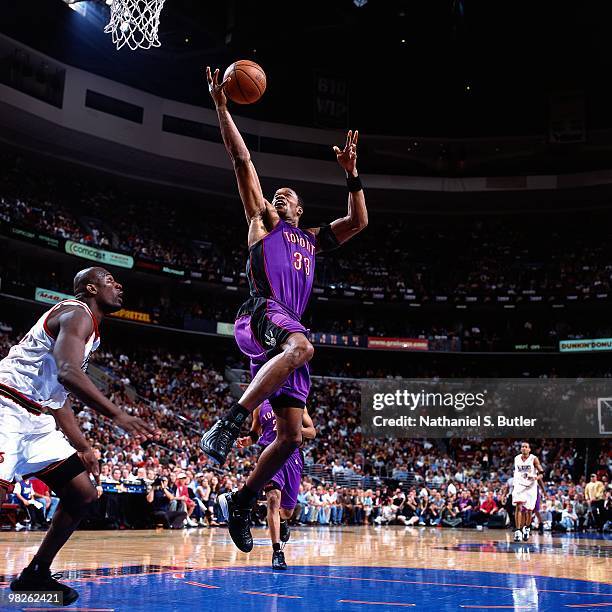 Antonio Davis of the Toronto Raptors shoots against the Philadelphia 76ers during a game played in 2001 at the Wachovia Center in Philadelphia,...