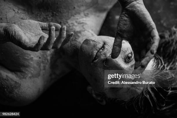 portrait of woman, piza, tuscany, italy - body adornment stock pictures, royalty-free photos & images