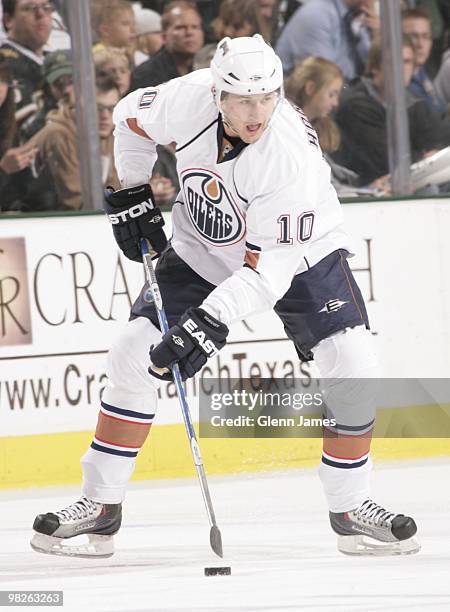 Shawn Horcoff of the Edmonton Oilers skates against the Dallas Stars on April 2, 2010 at the American Airlines Center in Dallas, Texas.