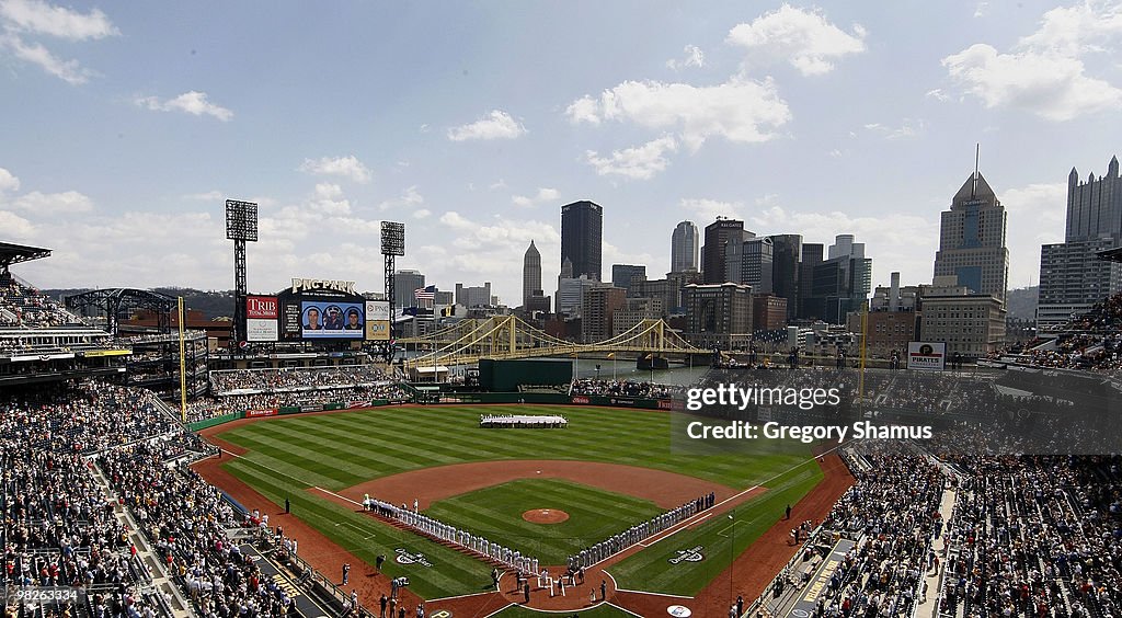 Los Angeles Dodgers v Pittsburgh Pirates