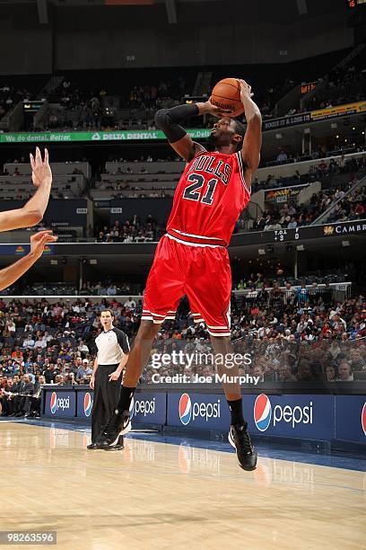 Hakim Warrick of the Chicago Bulls shoots a jump shot during the game against the Memphis Grizzlies at the FedExForum on March 16, 2010 in Memphis,...