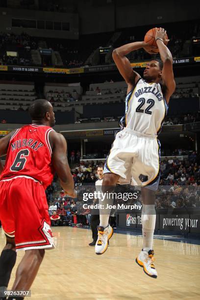 Rudy Gay of the Memphis Grizzlies shoots a jump shot over Ronald Murray of the Chicago Bulls during the game at the FedExForum on March 16, 2010 in...