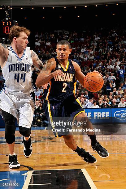 Earl Watson of the Indiana Pacers drives to the basket past Jason Williams of the Orlando Magic during the game on January 20, 2010 at Amway Arena in...