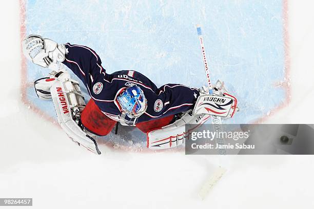 Goaltender Steve Mason of the Columbus Blue Jackets makes a save against the Washington Capitals on April 3, 2010 at Nationwide Arena in Columbus,...