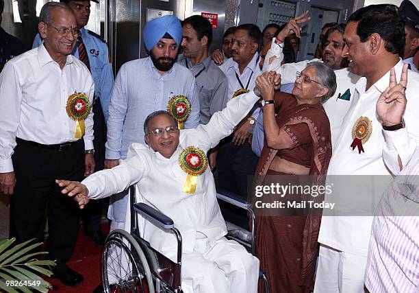 Union Urban Development Minister S Jaipal Reddy and Delhi Chief Minister Sheila Dikshit along with other dignitaries during the launch of Delhi...