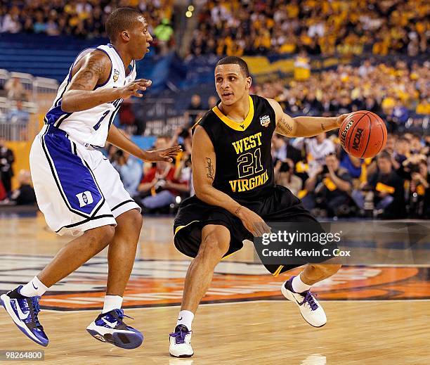 Joe Mazzulla of the West Virginia Mountaineers moves the ball while taking on the Duke Blue Devils during the National Semifinal game of the 2010...