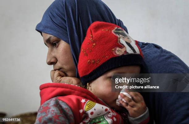 Dpatop - A picture made available on 29 January 2018 shows Amal, a 19-year-old Syrian refugee sitting with her three-year-old daughter, Gufran, at a...